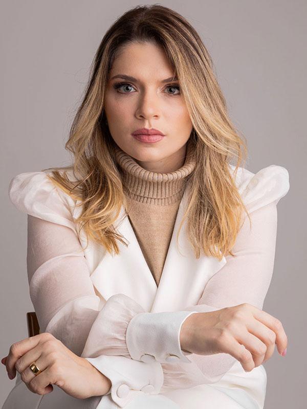 Dra. Marcella - Tratamentos Capilares e Transplante Capilar - Vitória - ES